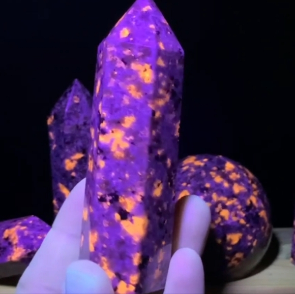 3in Tall Yooperlite tower crystal - Picture 6 of 9